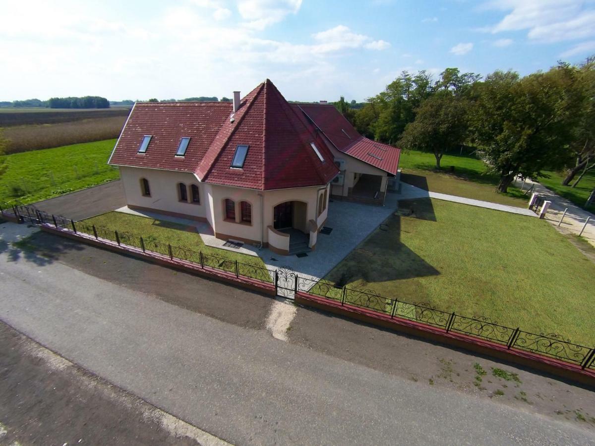 Tiszavilág Pihenőház Hotel Tiszakécske Exterior foto