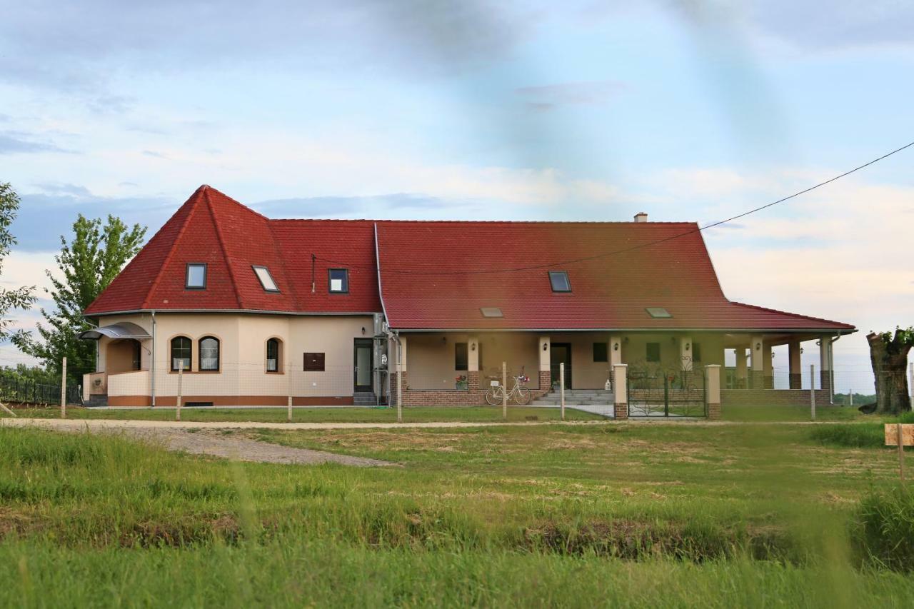 Tiszavilág Pihenőház Hotel Tiszakécske Exterior foto