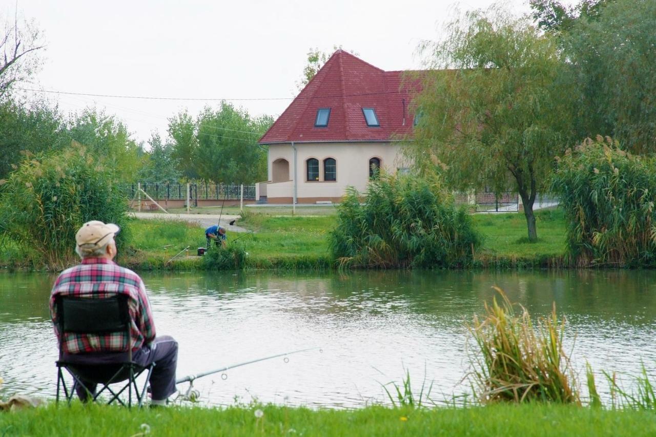 Tiszavilág Pihenőház Hotel Tiszakécske Exterior foto