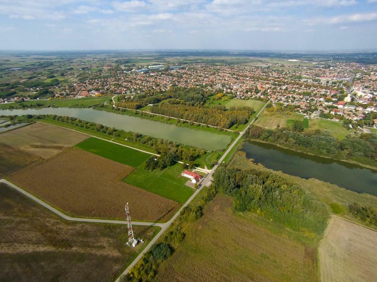 Tiszavilág Pihenőház Hotel Tiszakécske Exterior foto